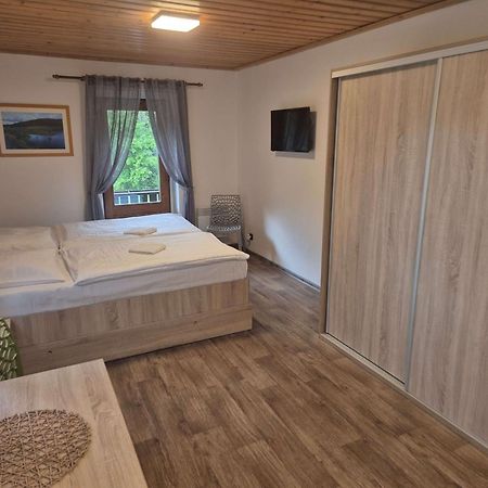 Penzion Hubert Mikulov v Krusnych Horach Exteriör bild