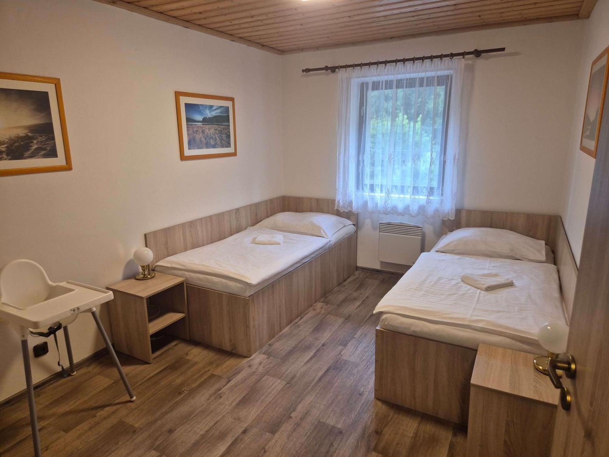 Penzion Hubert Mikulov v Krusnych Horach Exteriör bild